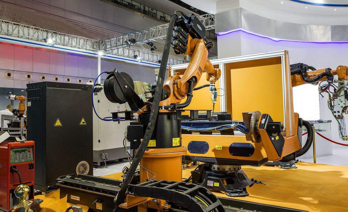 自動銑邊機(jī)有哪些主要功能特點(diǎn)?